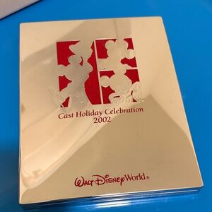 Exclusive Walt Disney World, 2002 cast member Holiday celebration picture frame